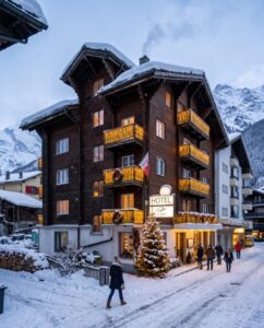 Les Amis Winter Christmas